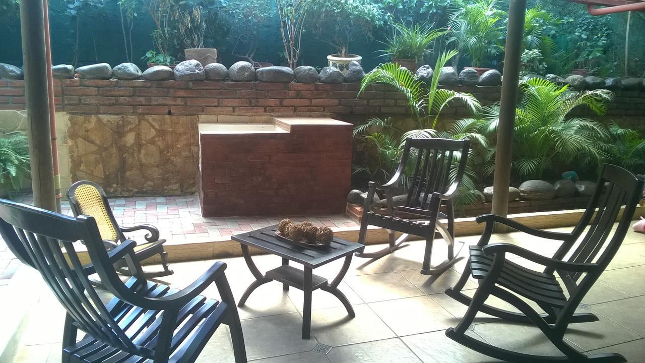 Hotel Casa De Angeles Манагуа Экстерьер фото